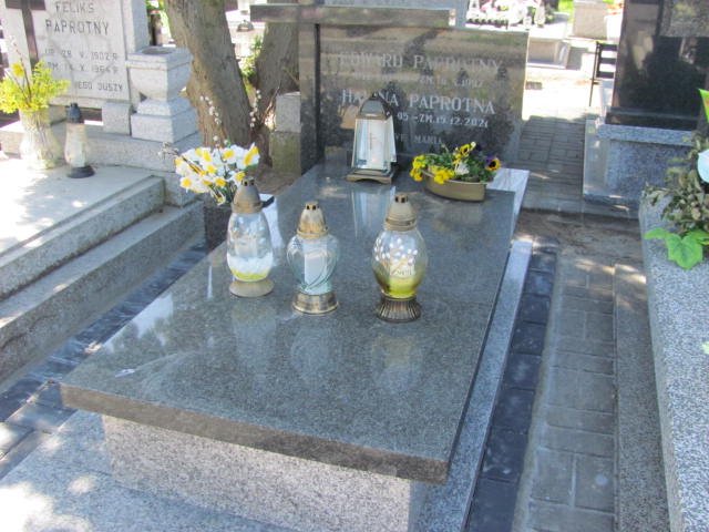 Grób Halina Paprotna
