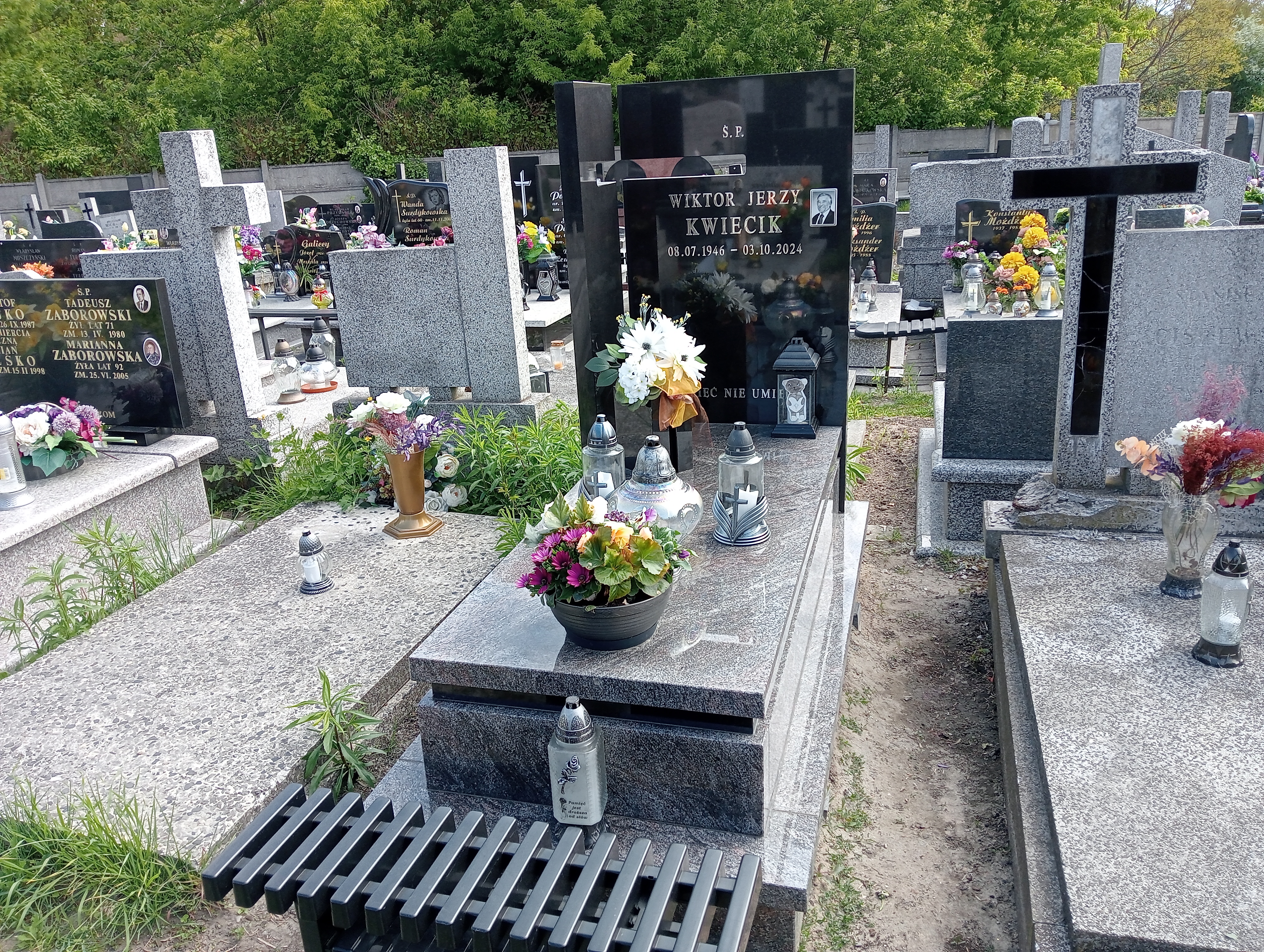 Grób Adam Szczerbiński